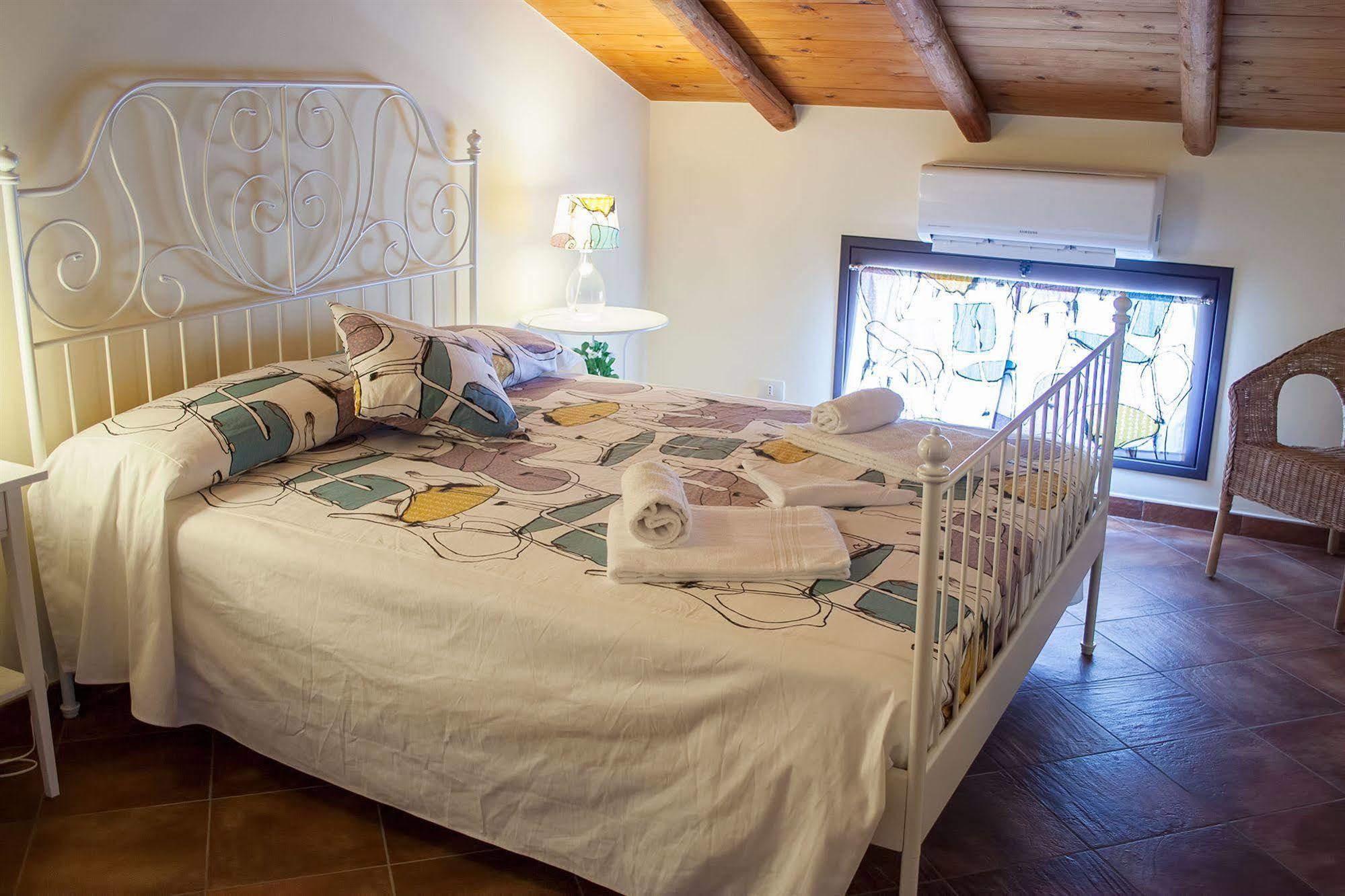 Hostel Le Coccole Katania Zewnętrze zdjęcie